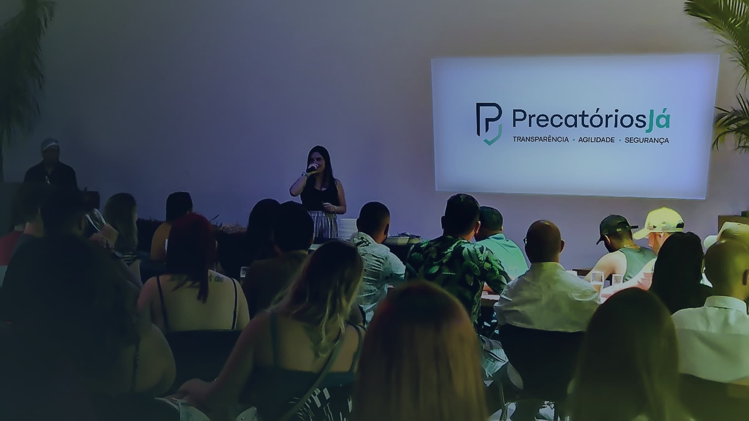 Apresentação da Precatórios Já para um público em evento